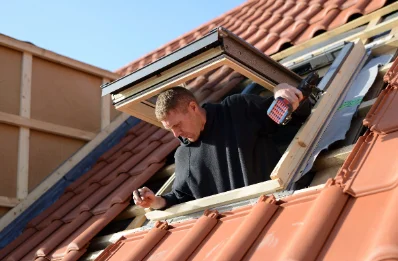 Pose de fenêtres de toit Velux à Banvou